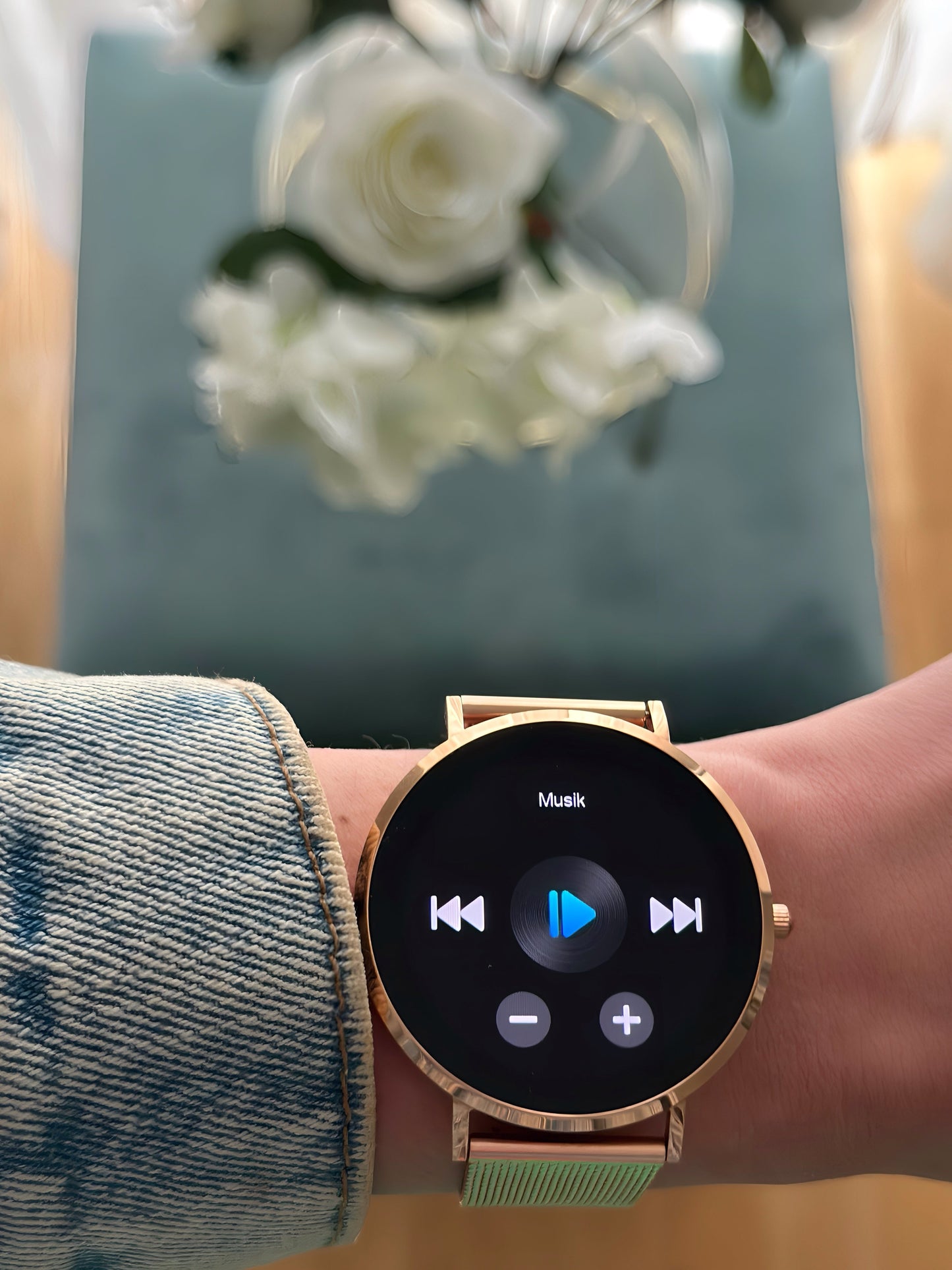 Multifunctional smartwatch: health, sports, notifications – everything under control. 